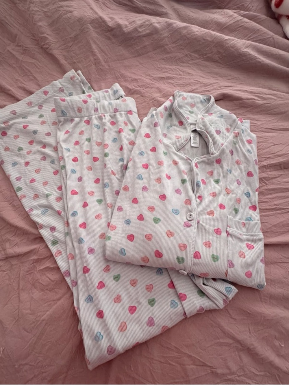 SKIMS Women's White Ribbed Pajama Set with Multicolor Heart Print Small